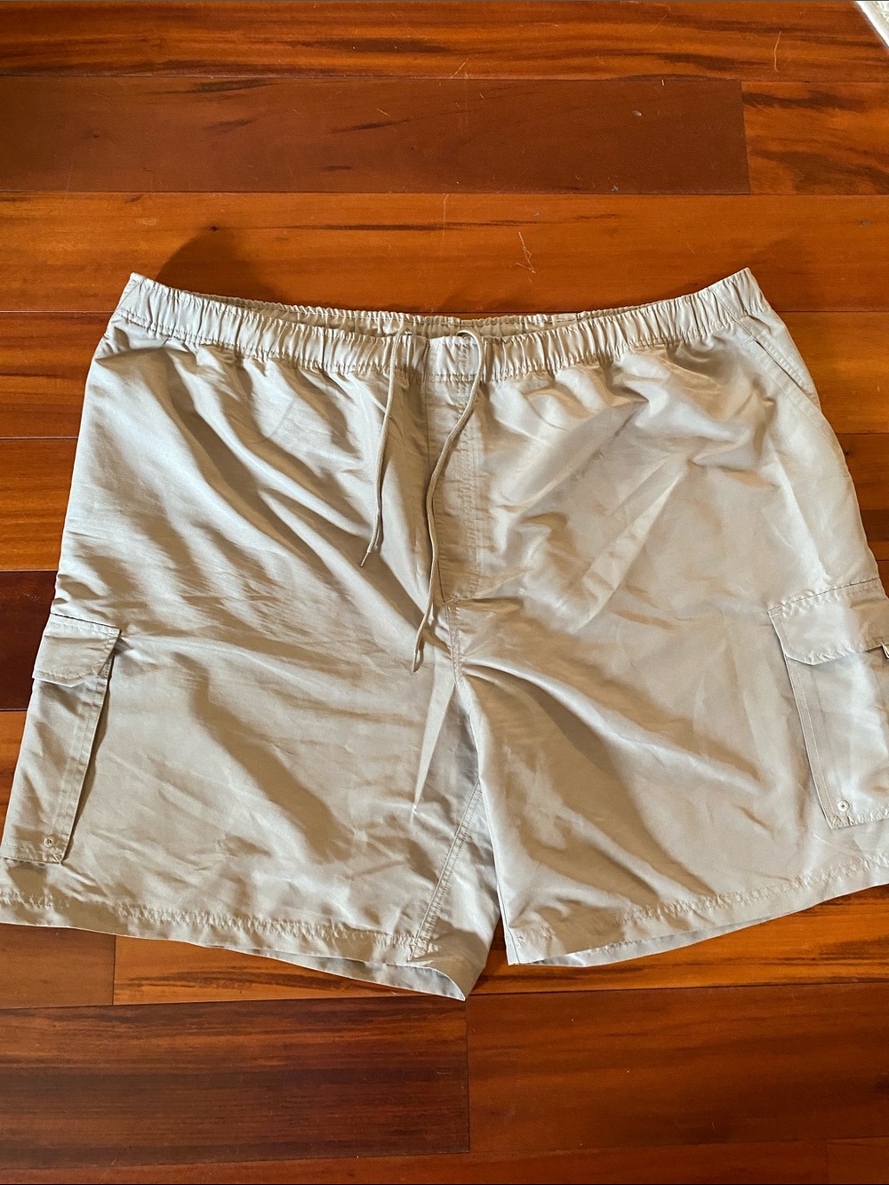 Harbor Bay Men's Cargo Shorts in Light Khaki